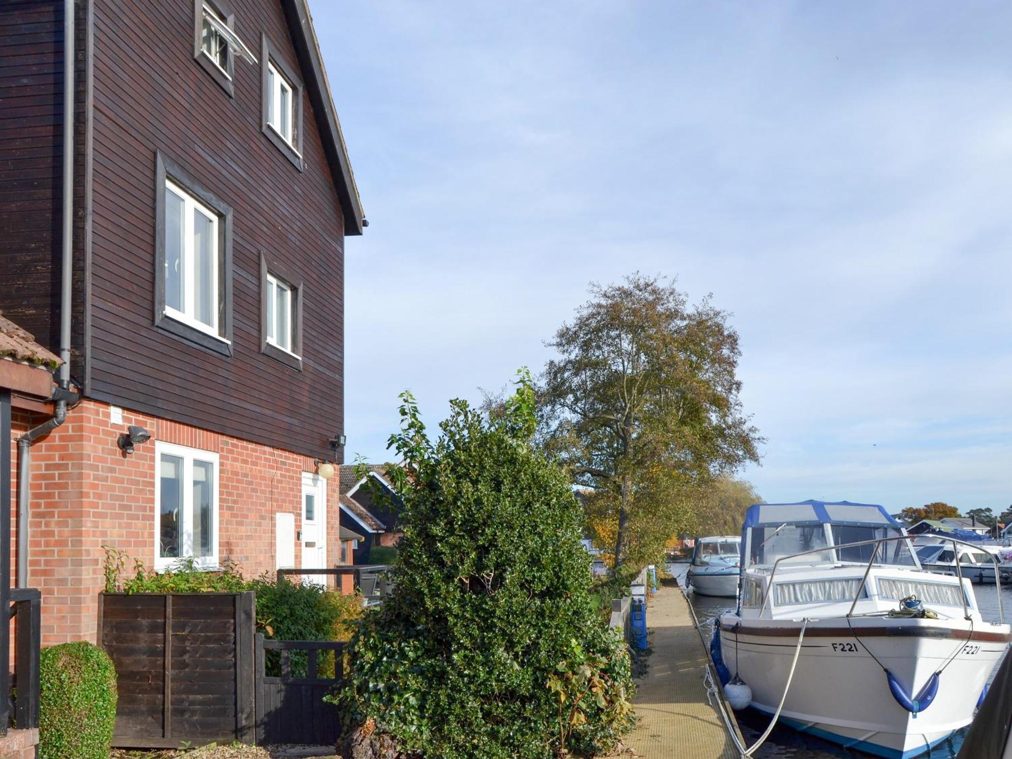 Villa Davids Island Wroxham Exterior foto